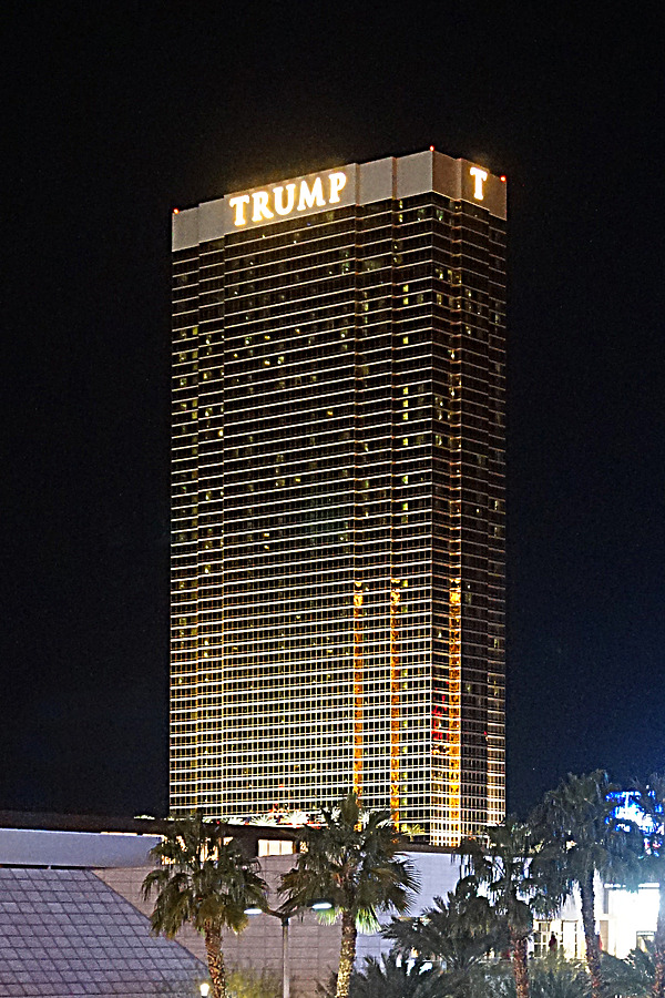 Trump International Hotel & Tower - Tower One by Ryan Hildebrand