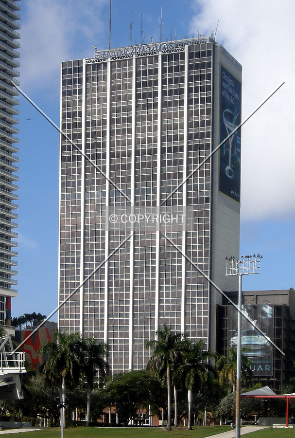New World Tower by Jorge Molina