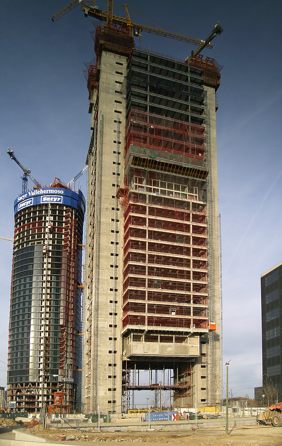 Torre Caja Madrid by Cesar Serrano