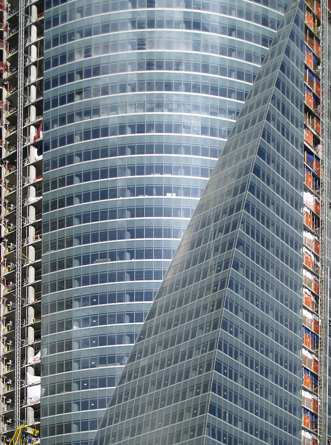 Torre Espacio by Cesar Serrano