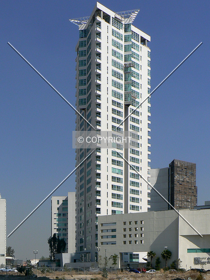 Torre Titanium by Luis Ibáñez