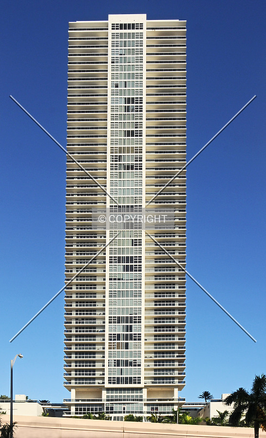 The Beach Club Tower 2 by Jorge Molina