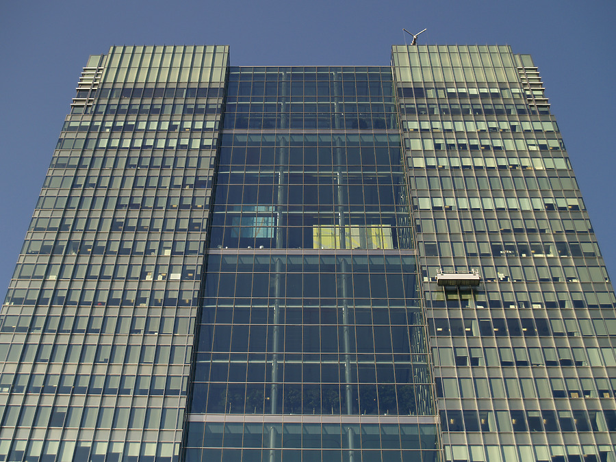 One Churchill Place by Cesar Serrano