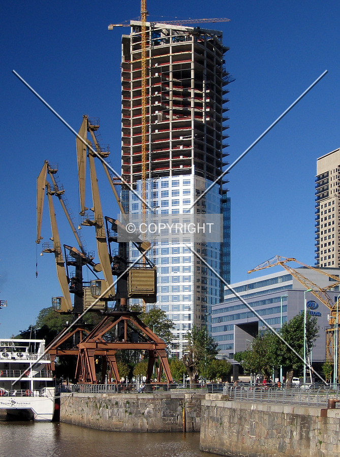 Torre Repsol YPF by Maximiliano Buono
