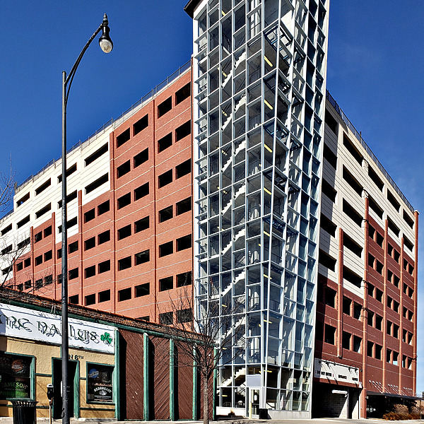 500 East Walnut Street by Ryan Hildebrand