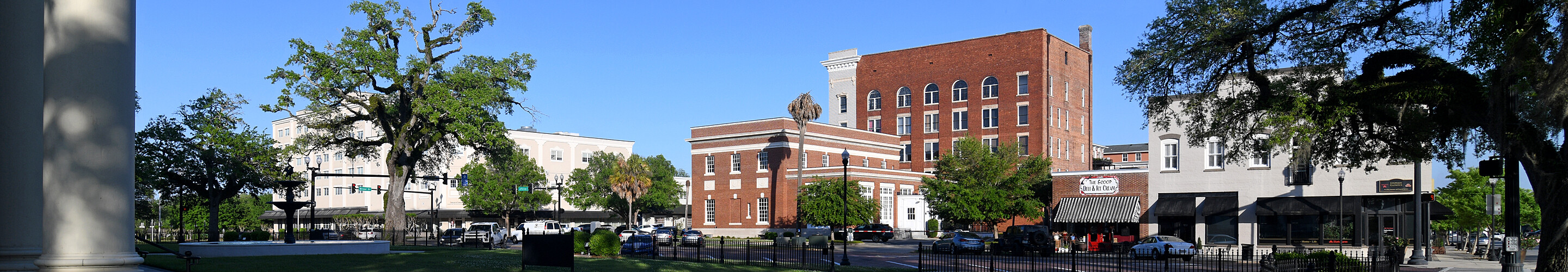 Downtown from the west on the courthouse square