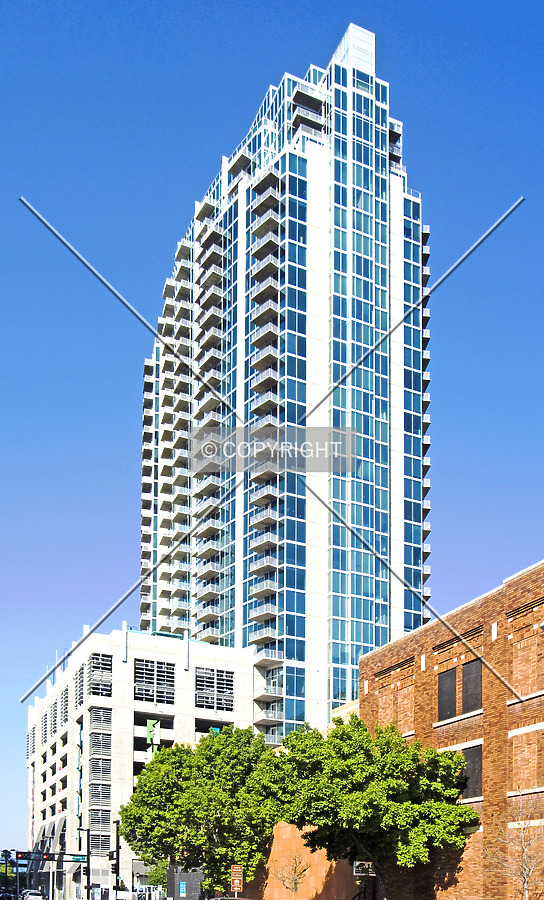 Element by Jorge Molina