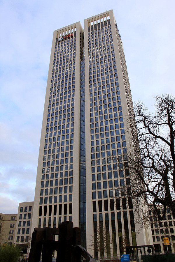 OpernTurm by Daniel Kieckhefer