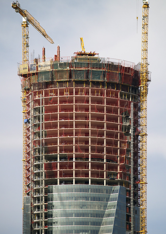 Torre Espacio by Cesar Serrano