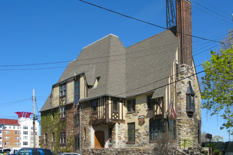 Phi Sigma Kappa Fraternity House