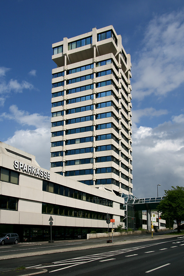 Stadtsparkasse Wuppertal by Michiel van Dijk