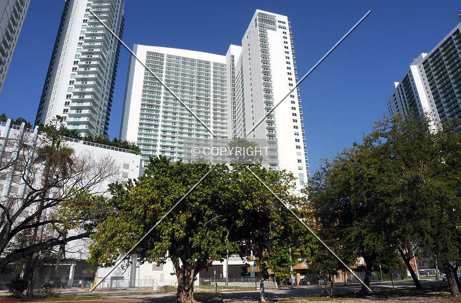 1800 Club by Jorge Molina