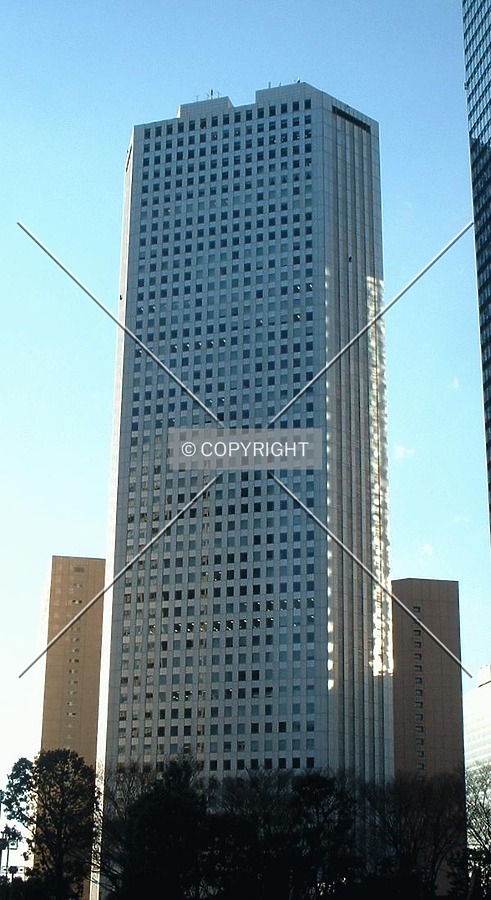 Shinjuku Sumitomo Building by Andrew Stewart