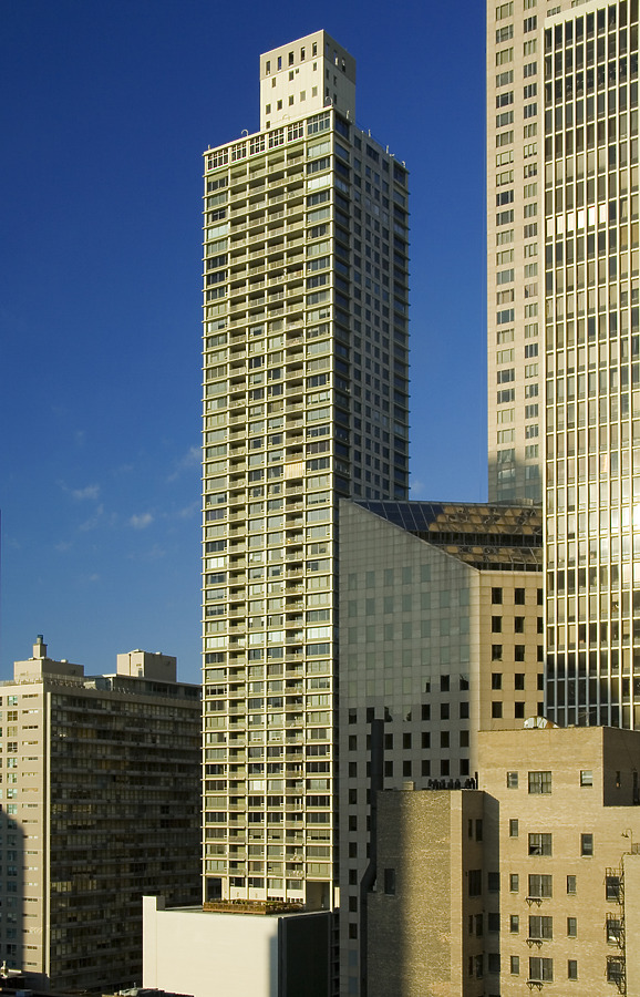 1000 Lake Shore Plaza by Pavel Toczynski