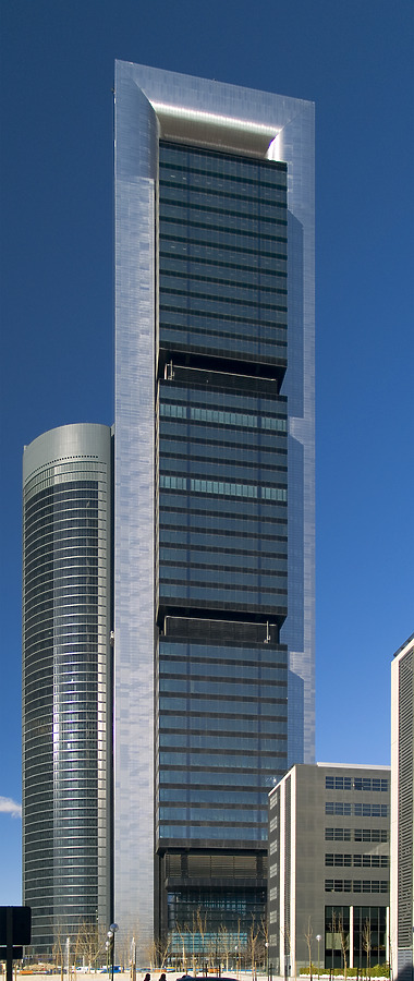 Torre Caja Madrid by Cesar Serrano