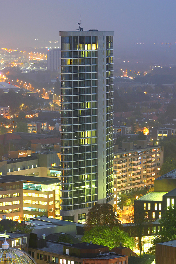 Vesteda Toren by Michiel van Dijk
