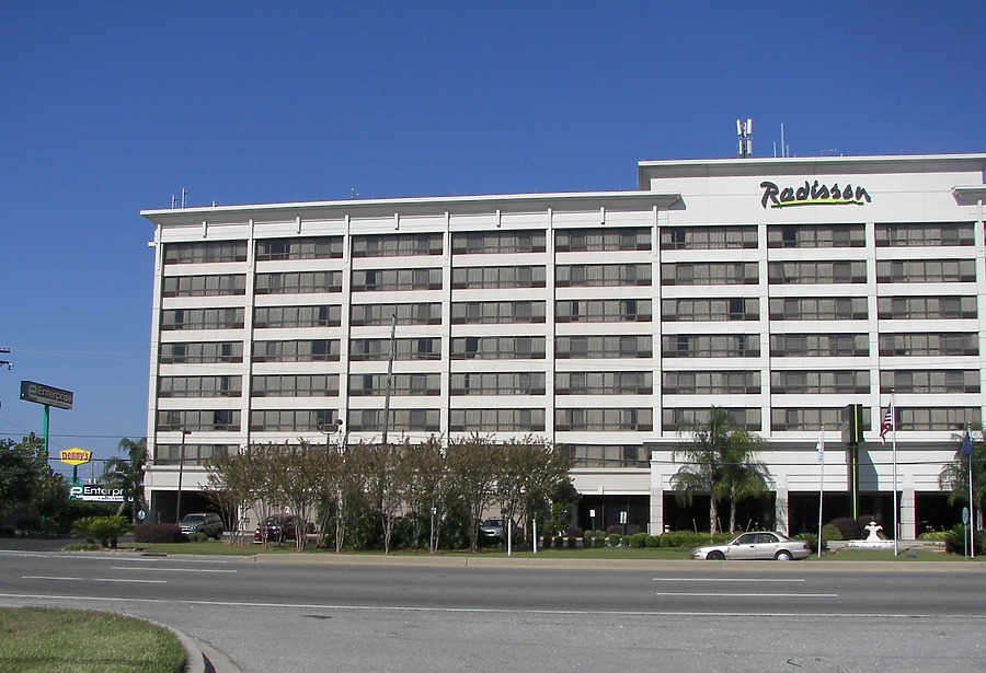 Radisson New Orleans Airport by Rodney Gunn