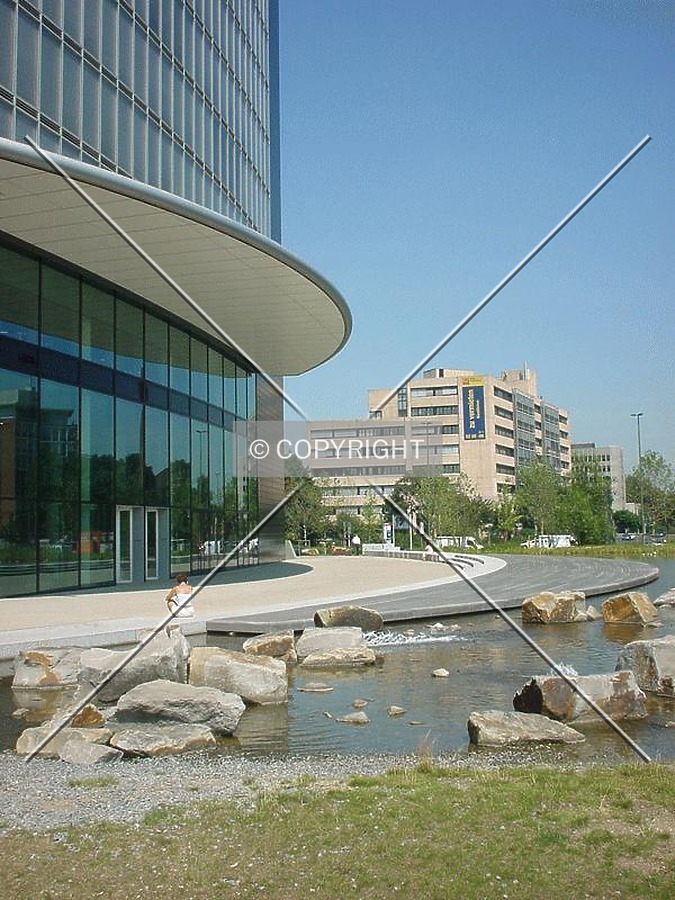ARAG Tower by Nephilim