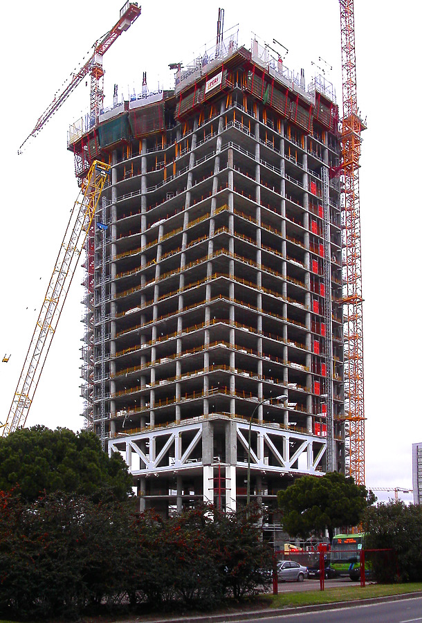 Torre Espacio by Cesar Serrano
