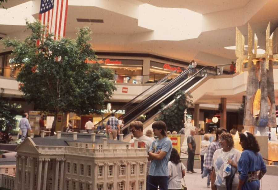 Chesterfield Mall by Rumur