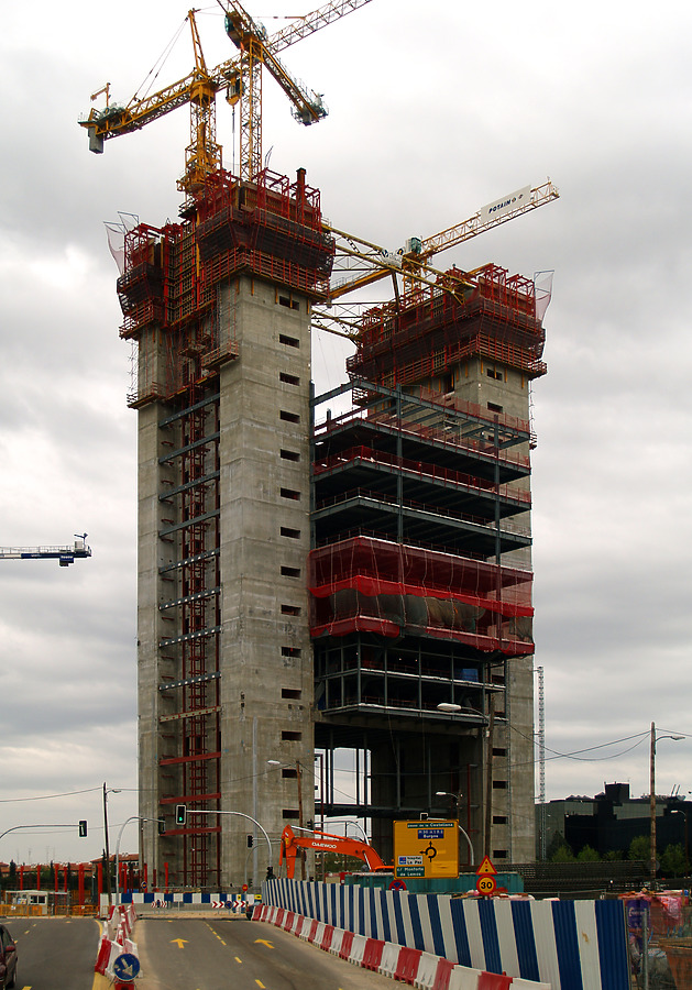 Torre Caja Madrid by Cesar Serrano