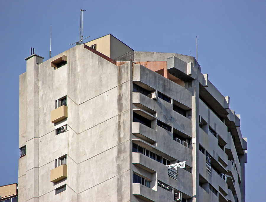 Pearl Bank Apartments by Horst Kiechle