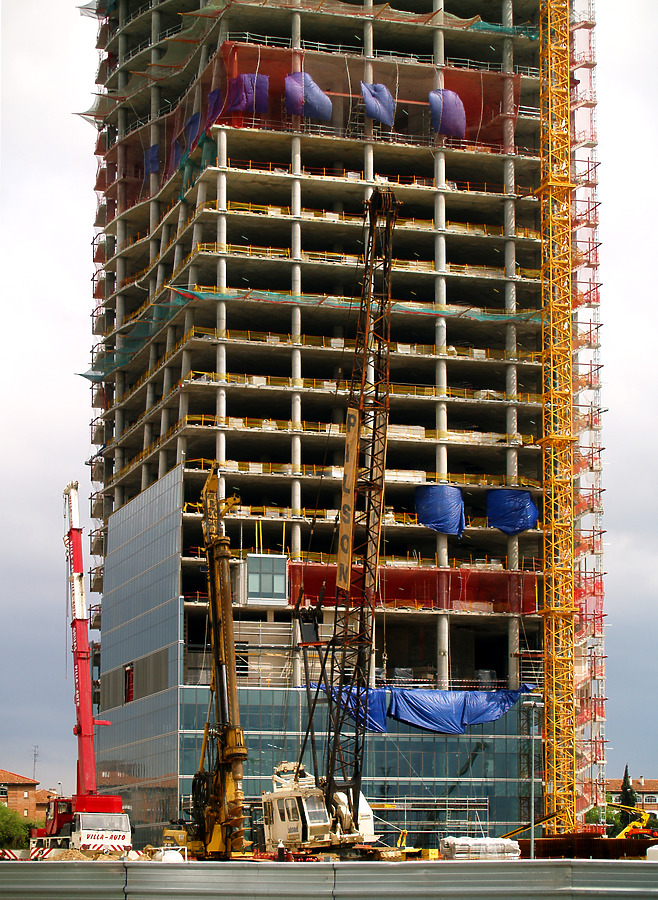 Torre Espacio by Cesar Serrano
