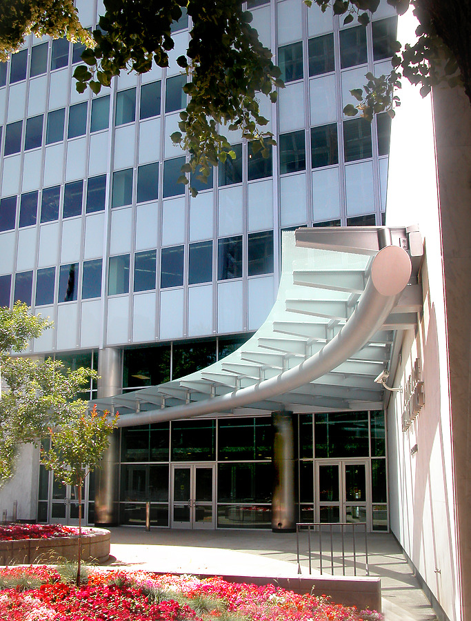 John E. Moss Federal Building by Jim Schwartz