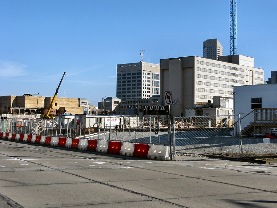Courtyard/SpringHill Suites Indianapolis Downtown by James Peacock