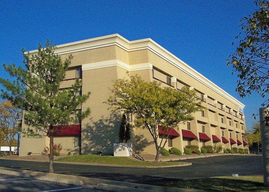 La Quinta Inn - Saint Louis / Hazelwood by Ryan Hildebrand