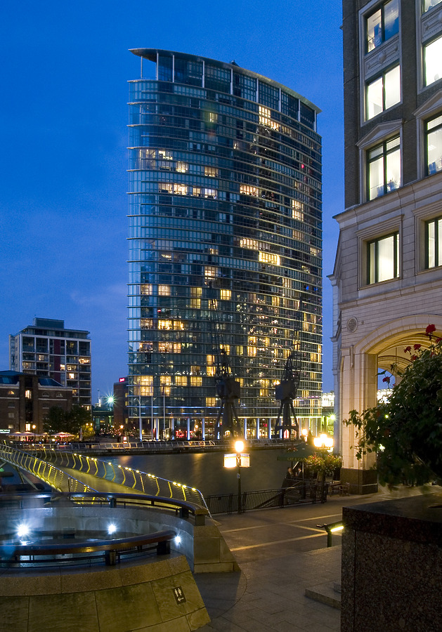 No.1 West India Quay by Cesar Serrano