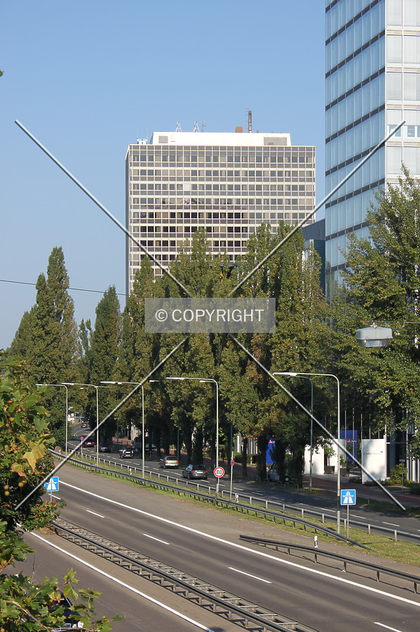 Theodor-Heuss-Allee 110 by Emmanuel D.