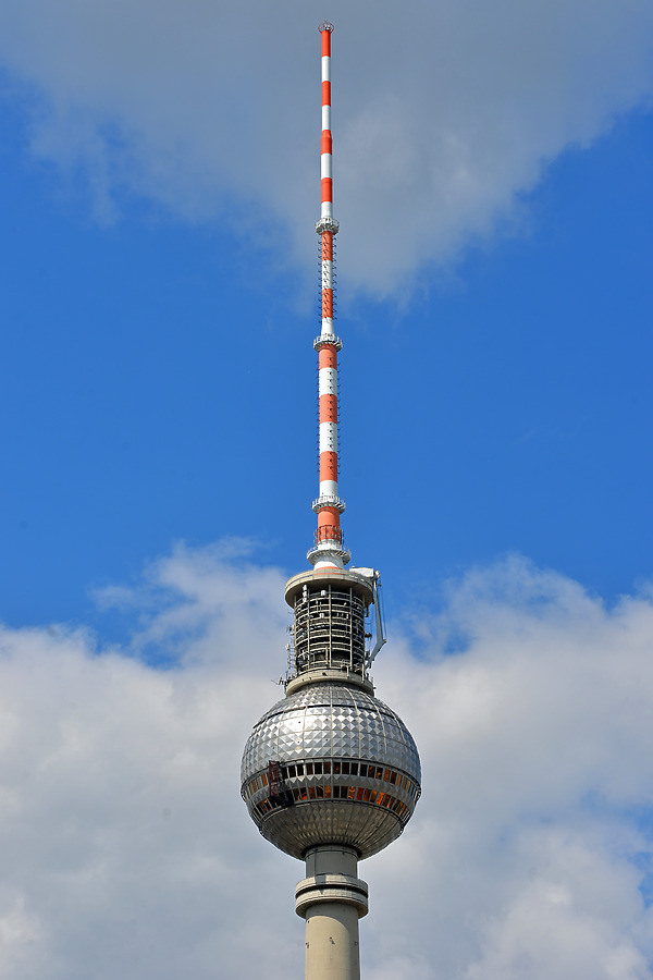 Berliner Fernsehturm by John W. Cahill
