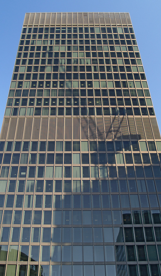 Aviva Tower by Cesar Serrano