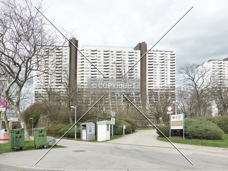 Wohnpark Alterlaa - Block A5-A8 by Nephilim