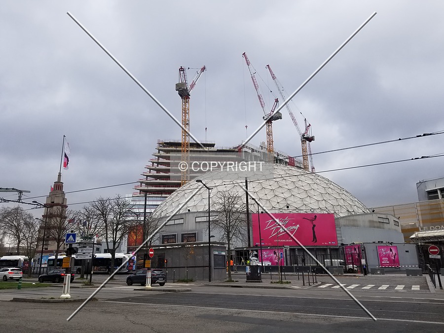 Tour Triangle by Florian Barbier