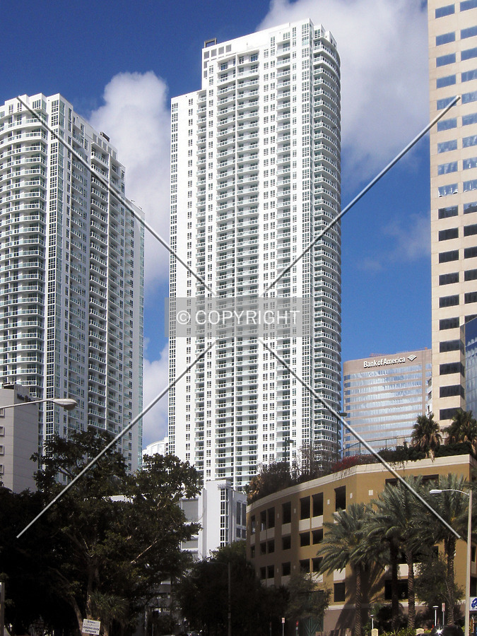 Plaza on Brickell Tower I by Jorge Molina