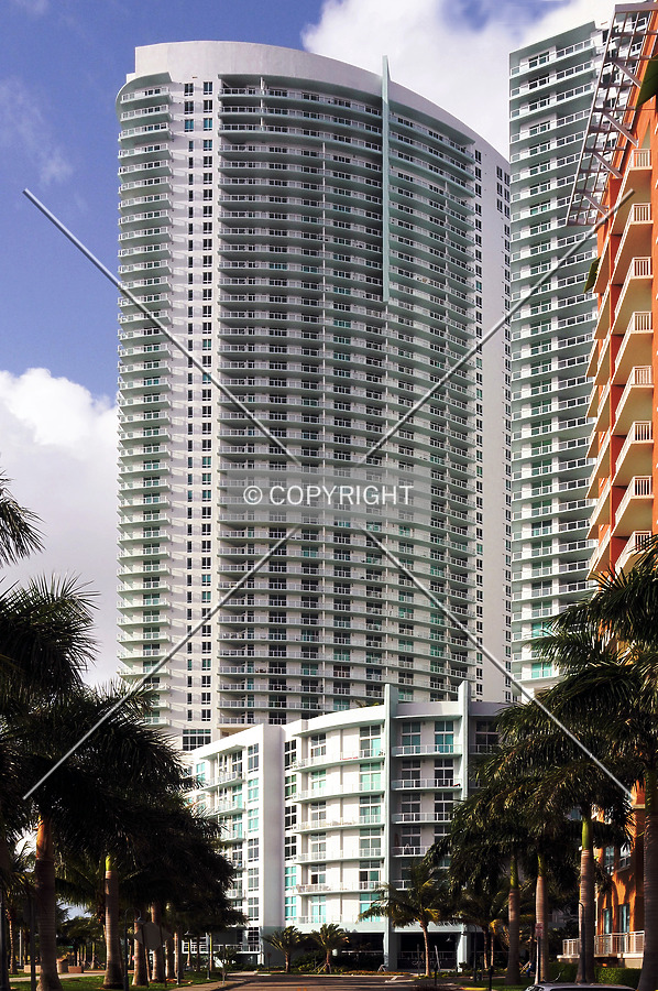 Quantum on the Bay South Tower by Jorge Molina