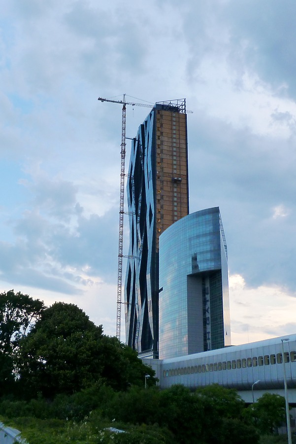 DC Tower 1 by Judikaƫl Ninon