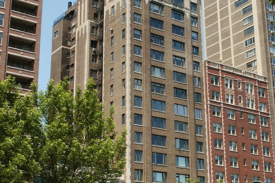 2130 North Lincoln Park West