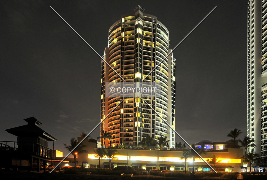 Trump International Sonesta Beach Resort by Jorge Molina