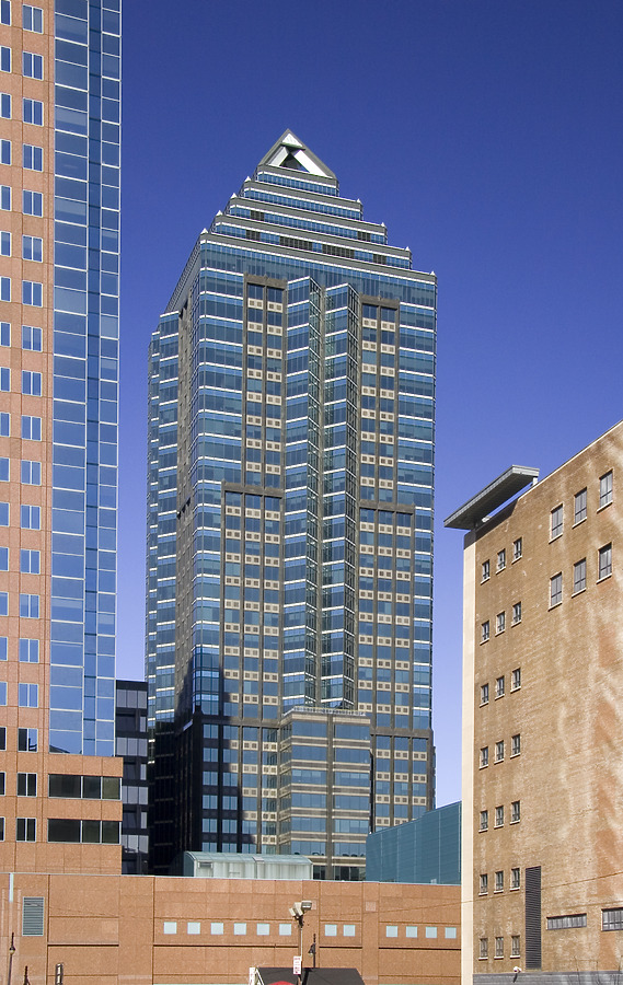 Le 1501 McGill College by Pavel Toczynski