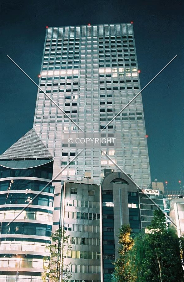 KDDI Building by Andrew Stewart