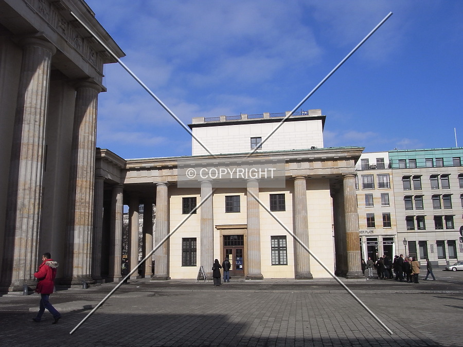 Brandenburger Tor by Jörg Berkemeyer