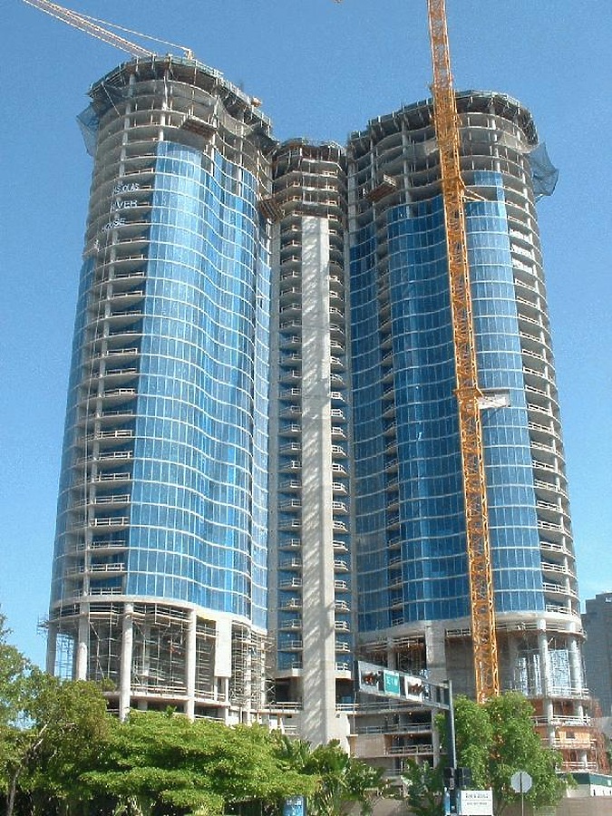 Las Olas River House by Paul Cucuzza