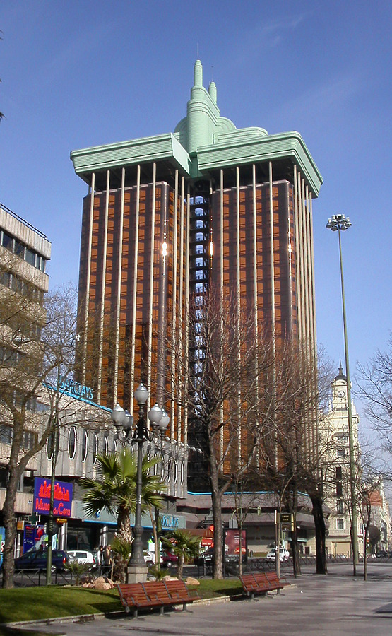 Torre Colón by Cesar Serrano