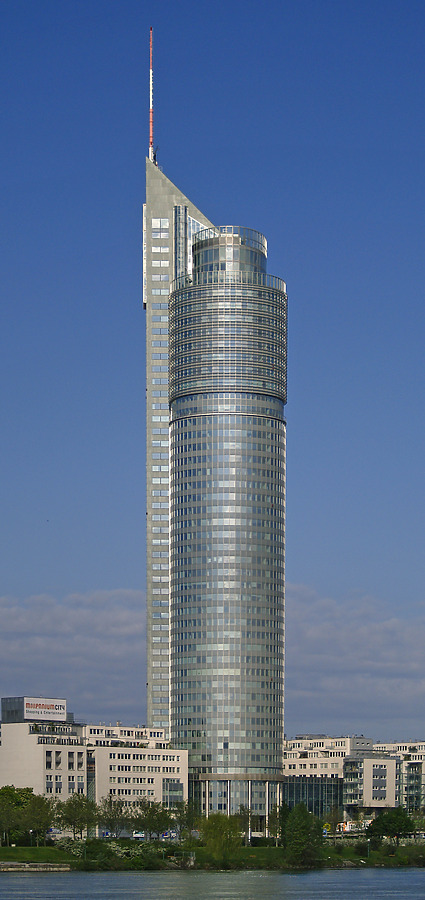 Millennium Tower by Cesar Serrano
