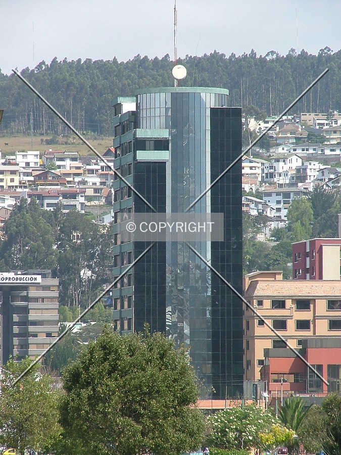 Edificio La Tribuna by Rodrigo Salas
