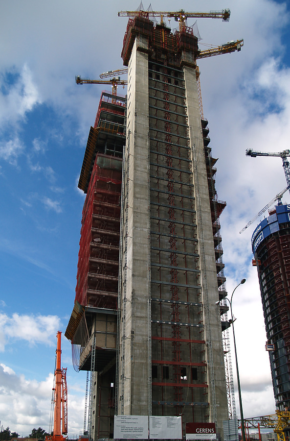 Torre Caja Madrid by Cesar Serrano