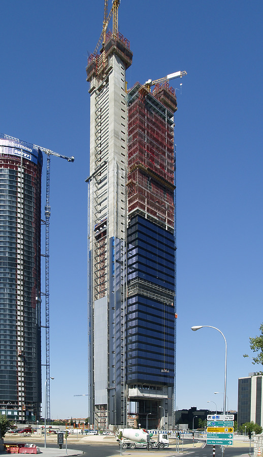 Torre Caja Madrid by Cesar Serrano